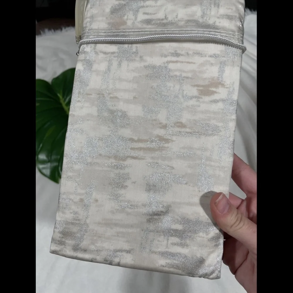 NIB $40 DKNY [ 1 ] Motion Standard / Queen Pillow Sham‎